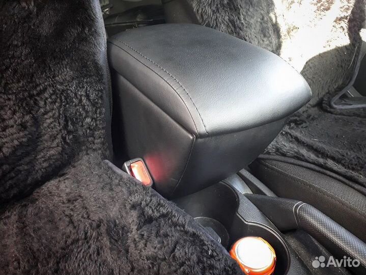 Подлокотник Hyundai solaris в подстаканник (11-17)