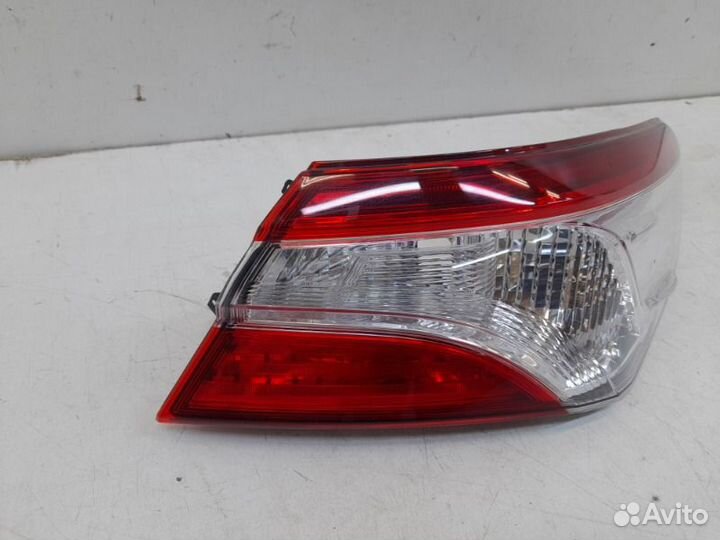 Фонарь правый Toyota Camry XV70 2017-2023