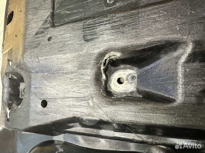 Защиты двигателя 5379A403 Mitsubishi Delica d5