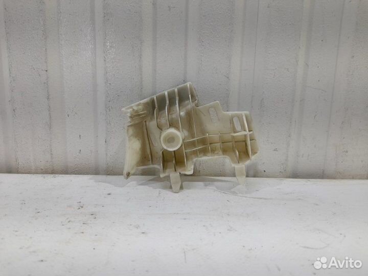 Кронштейн обшивки задней левой стойки Volkswagen