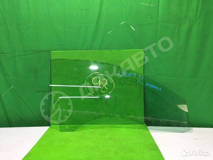 Стекло двери переднее правое Mercedes-Benz Clk