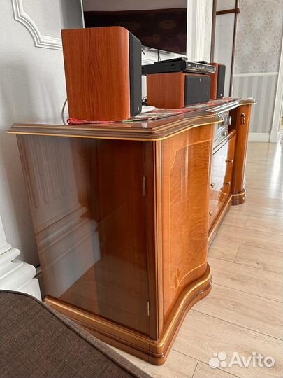 Тумба под телевизор