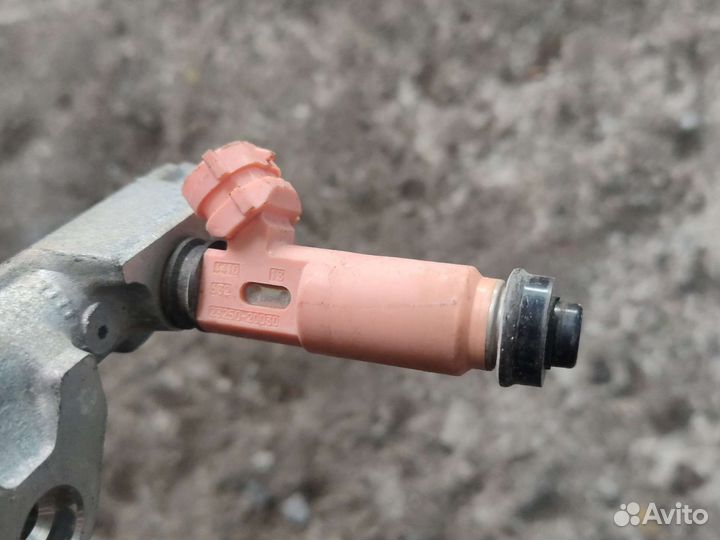 Форсунка топливная Toyota Lexus RX 330