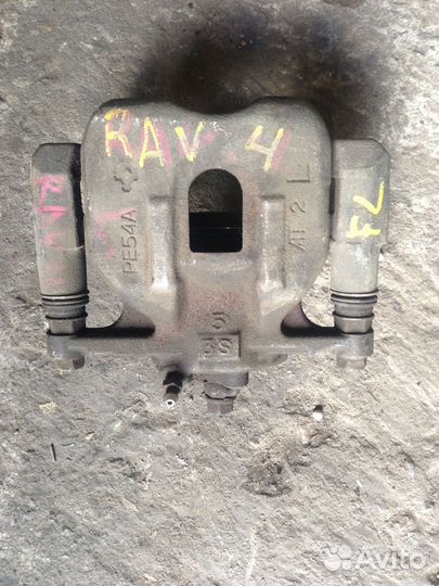 Суппорт передний левый Toyota RAV4 SXA15