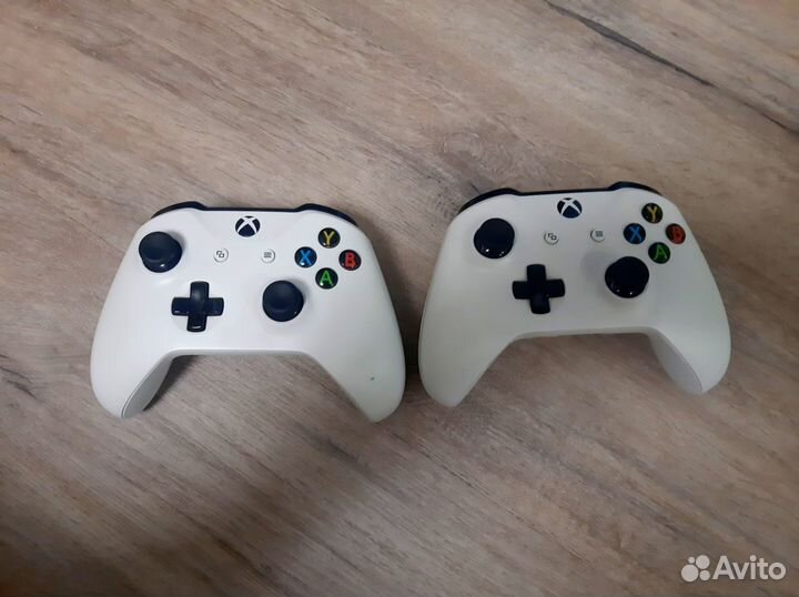 Xbox one s 1 tb + 2 геймпада