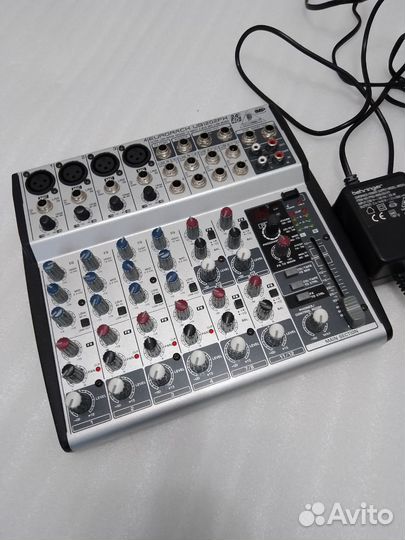 Микшер Behringer UB1202fx