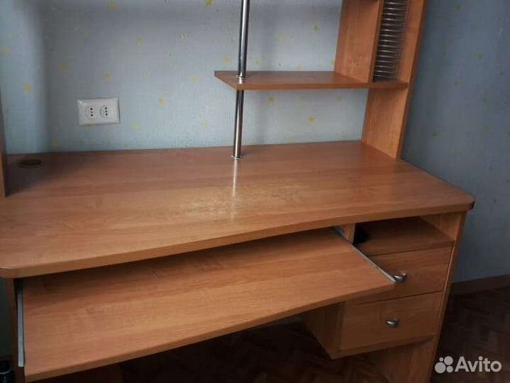 Компьютерный письменный стол