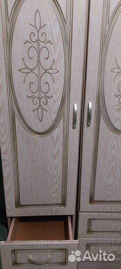 Угловой шкаф, 2 пенала и туалетный столик