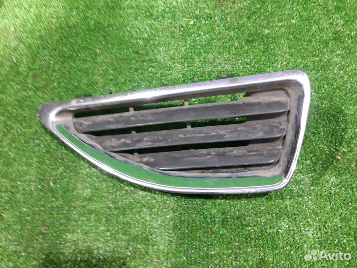 Решетка радиатора передняя правая Renault Megane