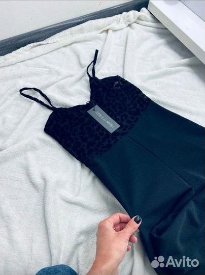 Вечерний комбинезон новый