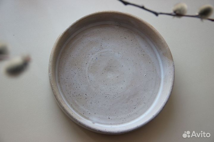 Плоская тарелка ручной работы