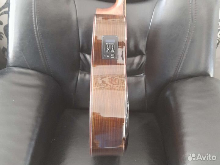 Электроакустическая гитара