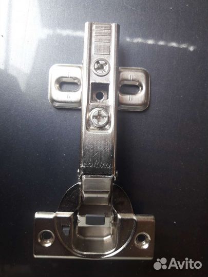 Петля мебельная с доводчиком blum