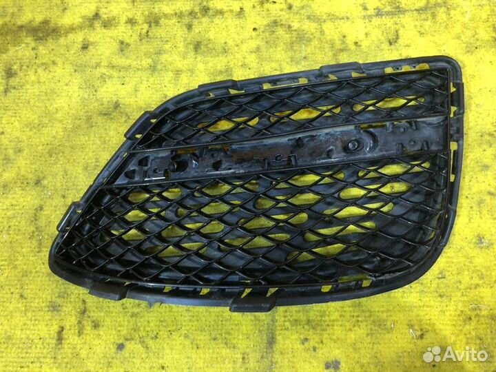 Решетка в бампер передняя правая Mercedes S-Classe