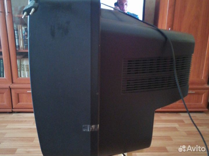 Телевизор Samsung 2000 года