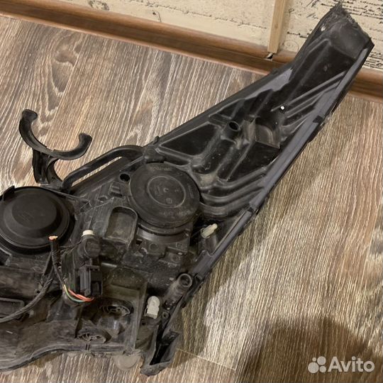 Фара правая peugeot 3008 оригинал правая