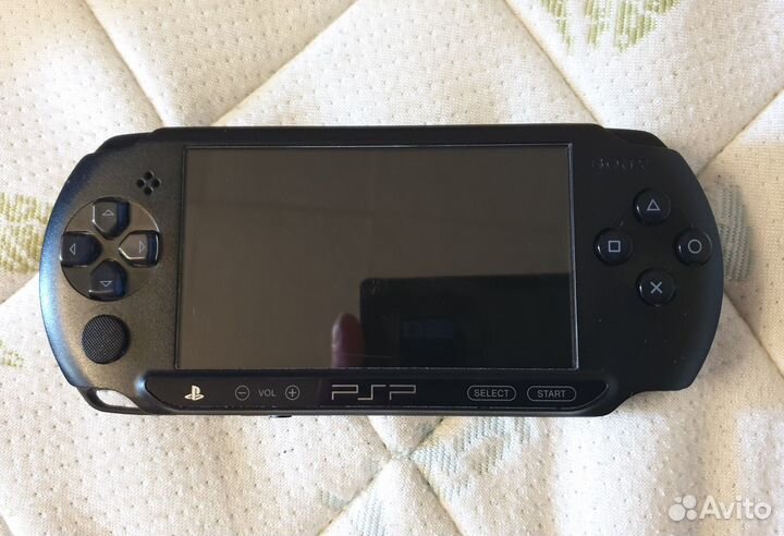Sony PSP прошита 100+ игр в памяти
