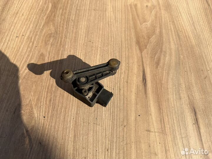 Датчик положения кузова cayenne 957