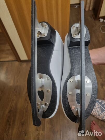 Коньки фигурные 38 размер