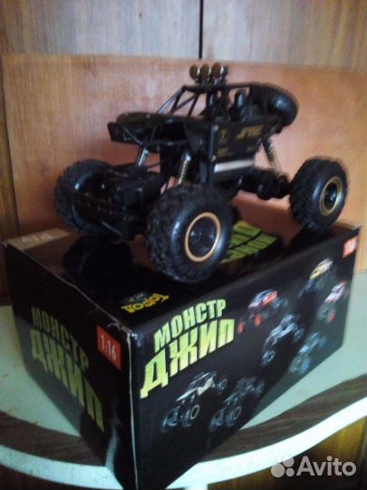 Джип на р/у,акб-2000mAh, 4на4