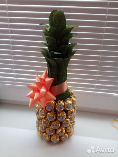 Ананас из конфет