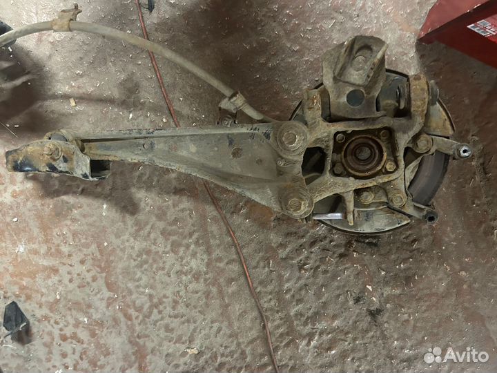 Ступица задняя левая Toyota Rav4 в сборе