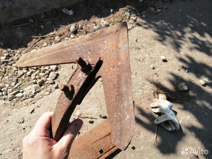 Лемех и тележная ось