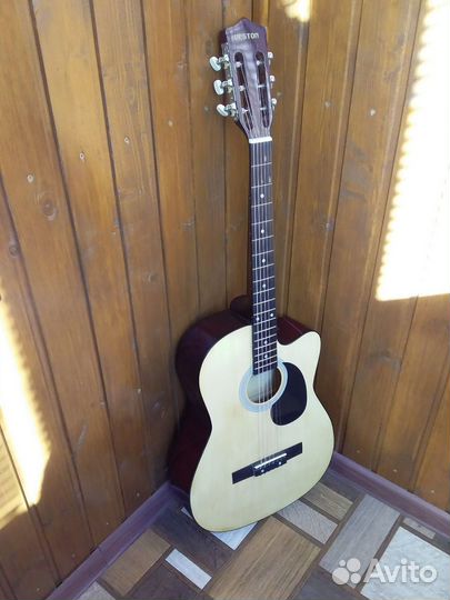 Акустическая гитара