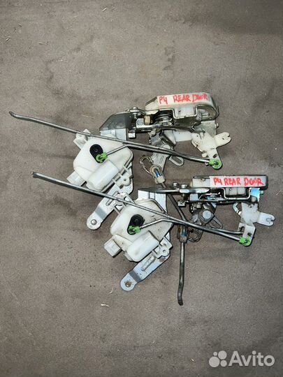 Замок крышки багажника Паджеро 3 4