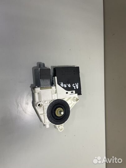 Моторчик стеклоподъемника правый Ауди А3 8Р