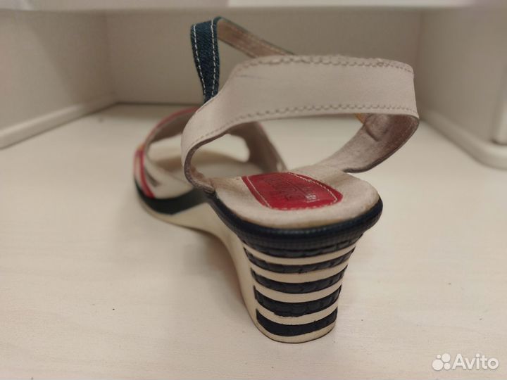 Босоножки женские