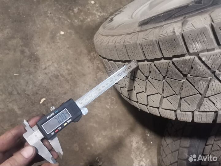 Bridgestone Blizzak DM-V2 245/70 R16