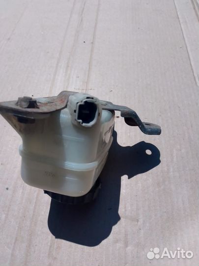 Бачок тормозной жидкости Toyota Wish