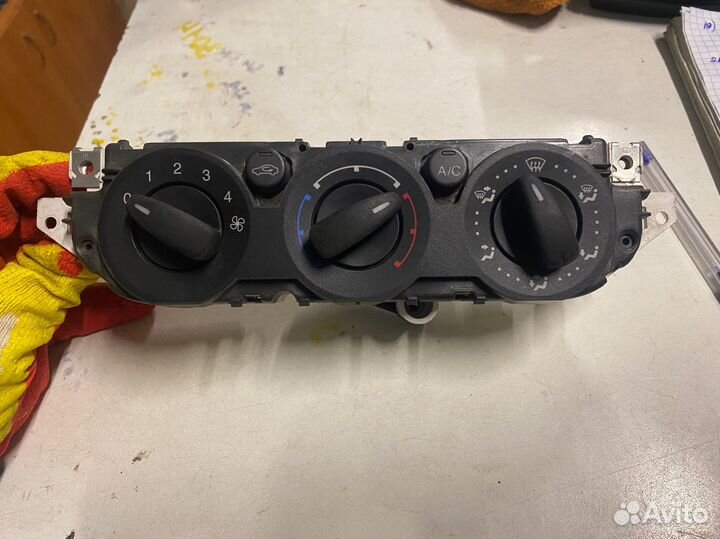 Блок управления отопителем Ford Focus 2 08-11