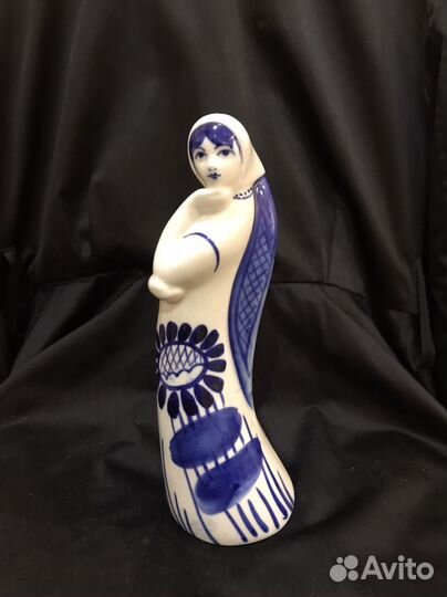 Статуэтка Девушка с косой.Гжель