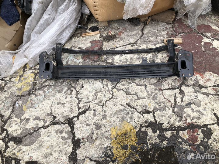 Усилитель переднего бампера Фольксваген Поло 20-23