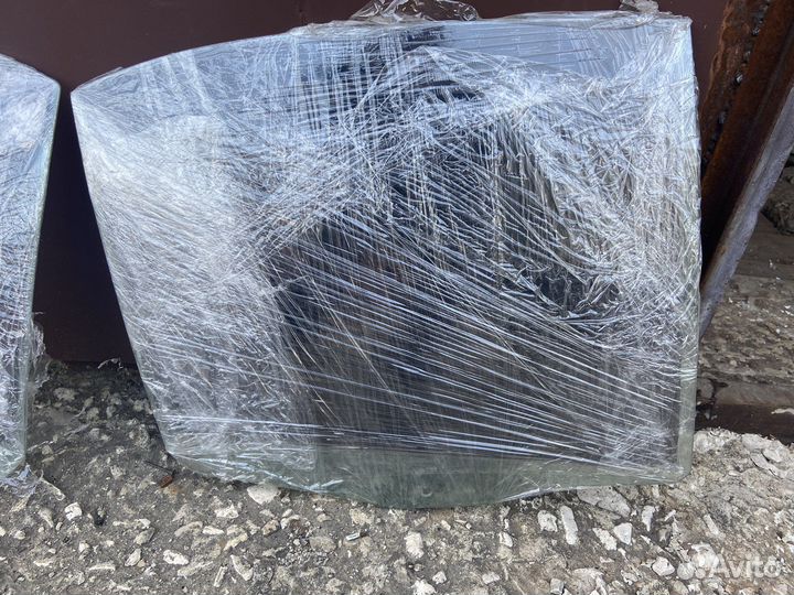 Стекла дверей передние и задние BMW