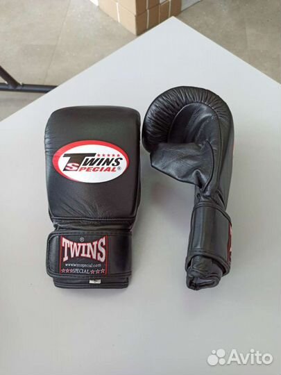 Боксерские перчатки снарядные Twins натур кожа