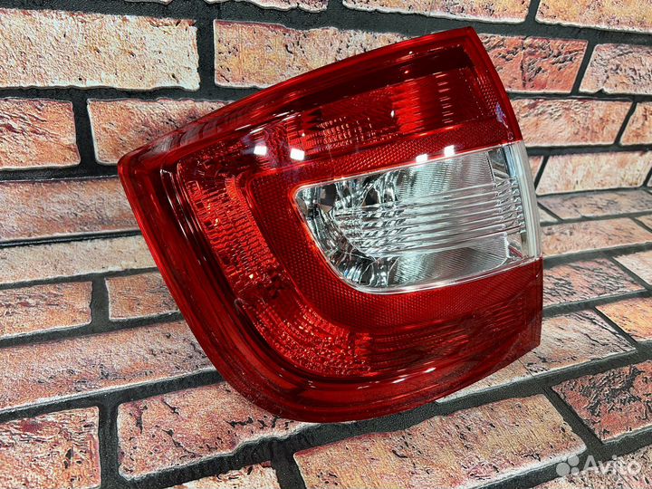 Фонарь левый Skoda Rapid 2012