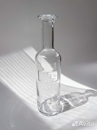 Бутылка винтажная из прозрачного стекла