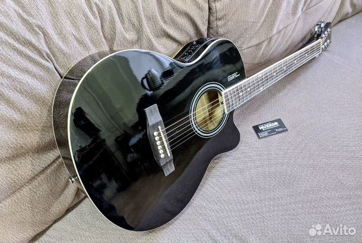 Акустическая гитара