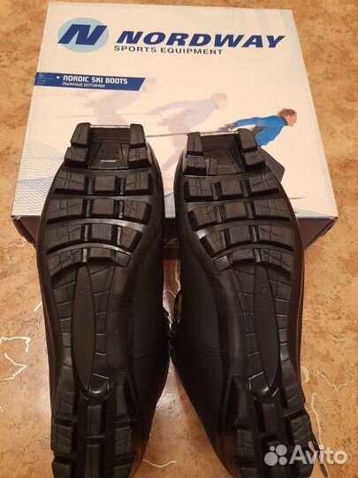 Лыжные ботинки