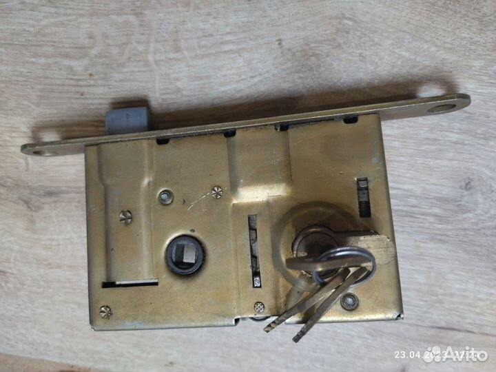 Щеколда, шпингалеты, замок