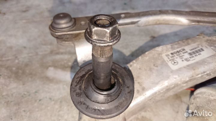 Трапеция дворников левая в сборе с моторчиком