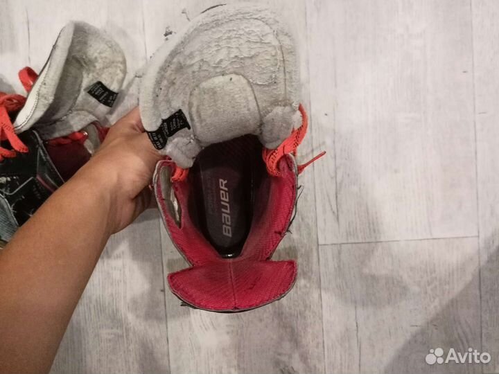 Хоккейные коньки