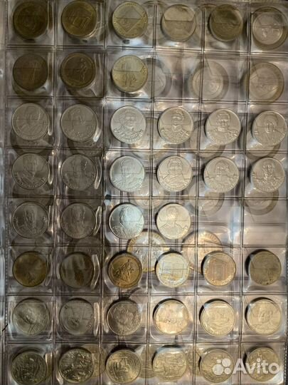 Коллекция монет и купюр