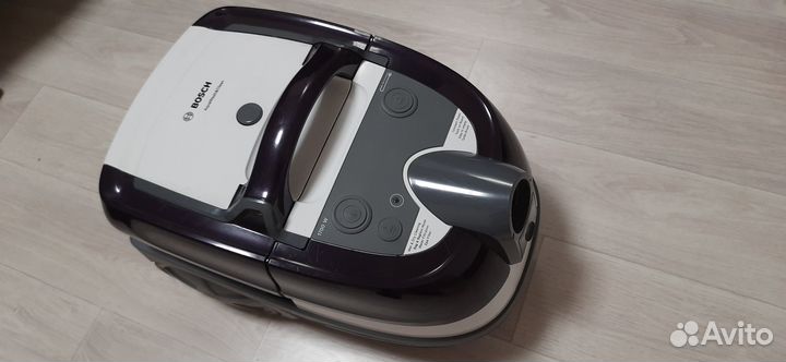 Пылесос Bosch Serie 4 BWD41740 фиолетовый