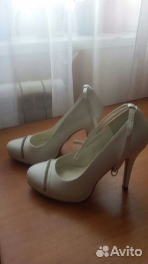 Туфли новые, белые,возможен торг, 36,5 р-р
