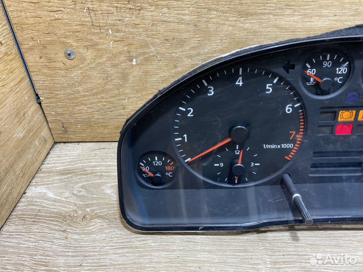 Панель приборов Audi A6 C5 бензин 1121274