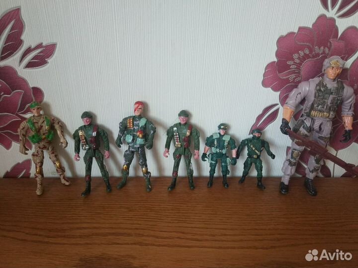 Набор солдатиков с техникой